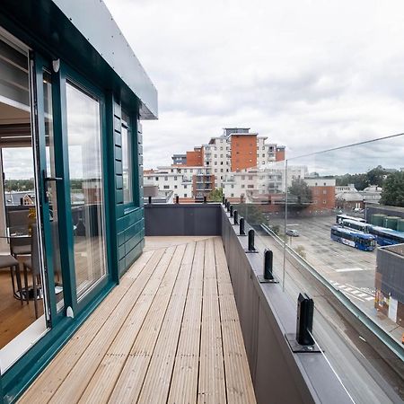 Two Bed Flat With Wrap Around Terrace Near Legoland, Windsor, Tube Station Lägenhet Slough Exteriör bild